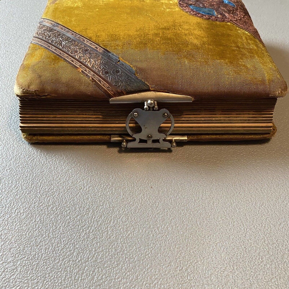 1880s ANTIQUE GREEN BLUE VELVET PHOTO CABINET CARD ALBUM METAL LATCH DATED 1884 - Picture 6 of 16